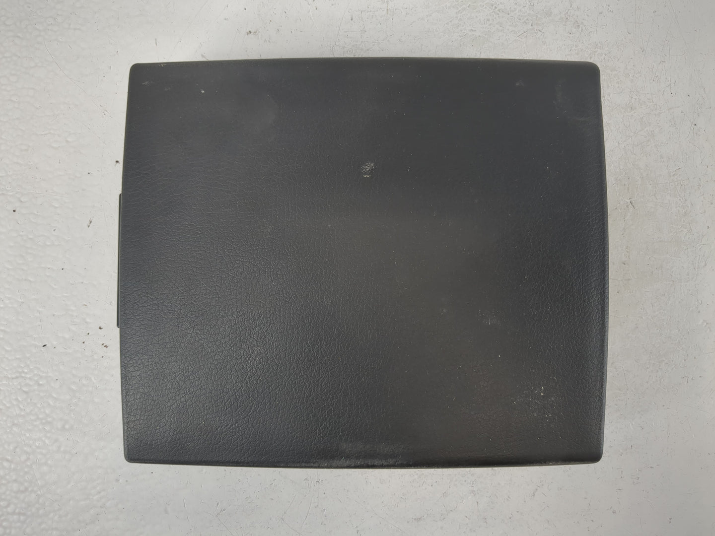 2006-2007 Chrysler 300 Center Console Armrest Cover Lid Fits Fits 2006 2007 OEM Used Auto Parts - Oemusedautoparts1.com
