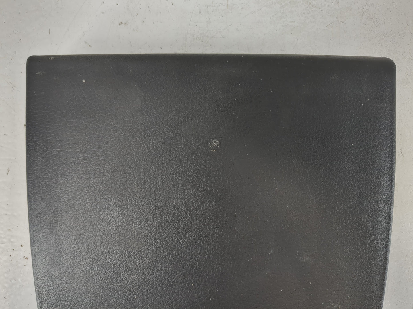 2006-2007 Chrysler 300 Center Console Armrest Cover Lid Fits Fits 2006 2007 OEM Used Auto Parts - Oemusedautoparts1.com