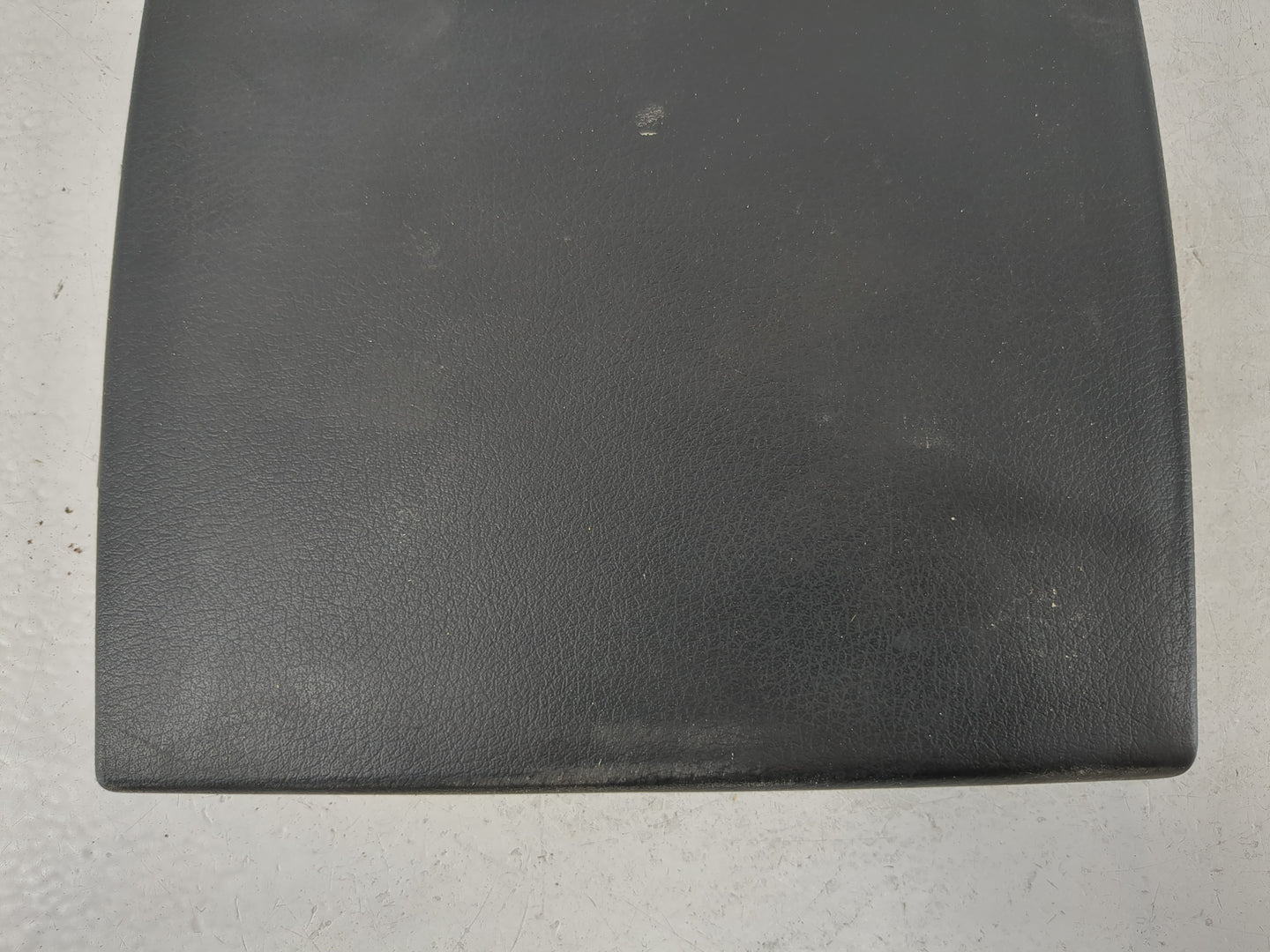 2006-2007 Chrysler 300 Center Console Armrest Cover Lid Fits Fits 2006 2007 OEM Used Auto Parts - Oemusedautoparts1.com