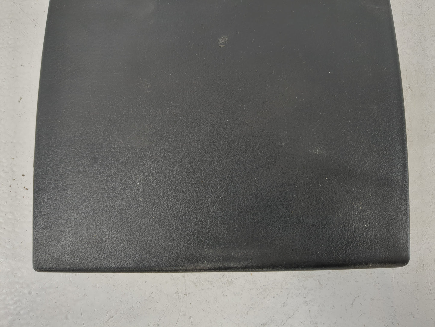 2006-2007 Chrysler 300 Center Console Armrest Cover Lid Fits Fits 2006 2007 OEM Used Auto Parts - Oemusedautoparts1.com