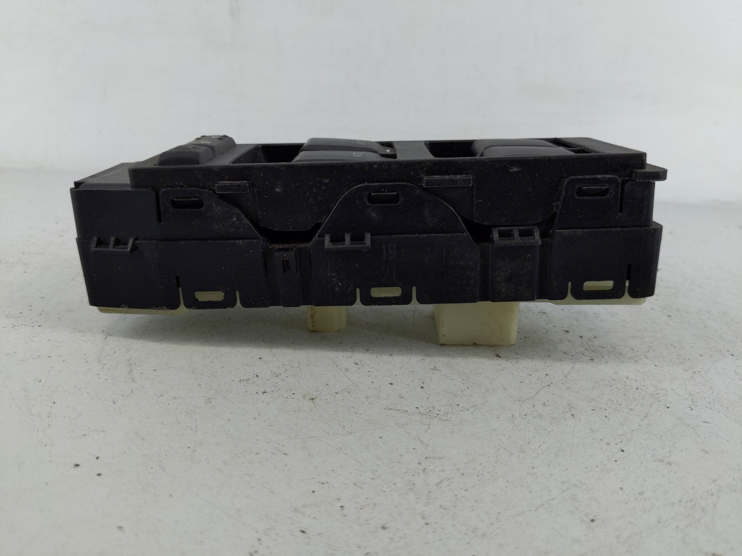 2007 Chrysler 300 Master Power Window Switch Replacement Driver Side Left P/N:04602781AA Fits OEM Used Auto Parts - Oemuseda