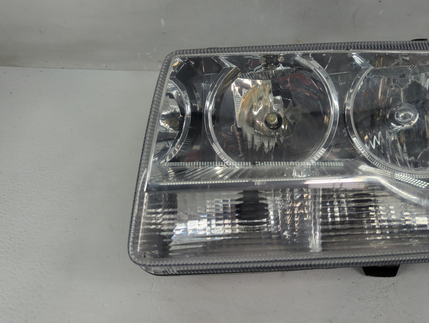 2005-2007 Chrysler 300 Driver Left Oem Head Light Headlight Lamp - Oemusedautoparts1.com