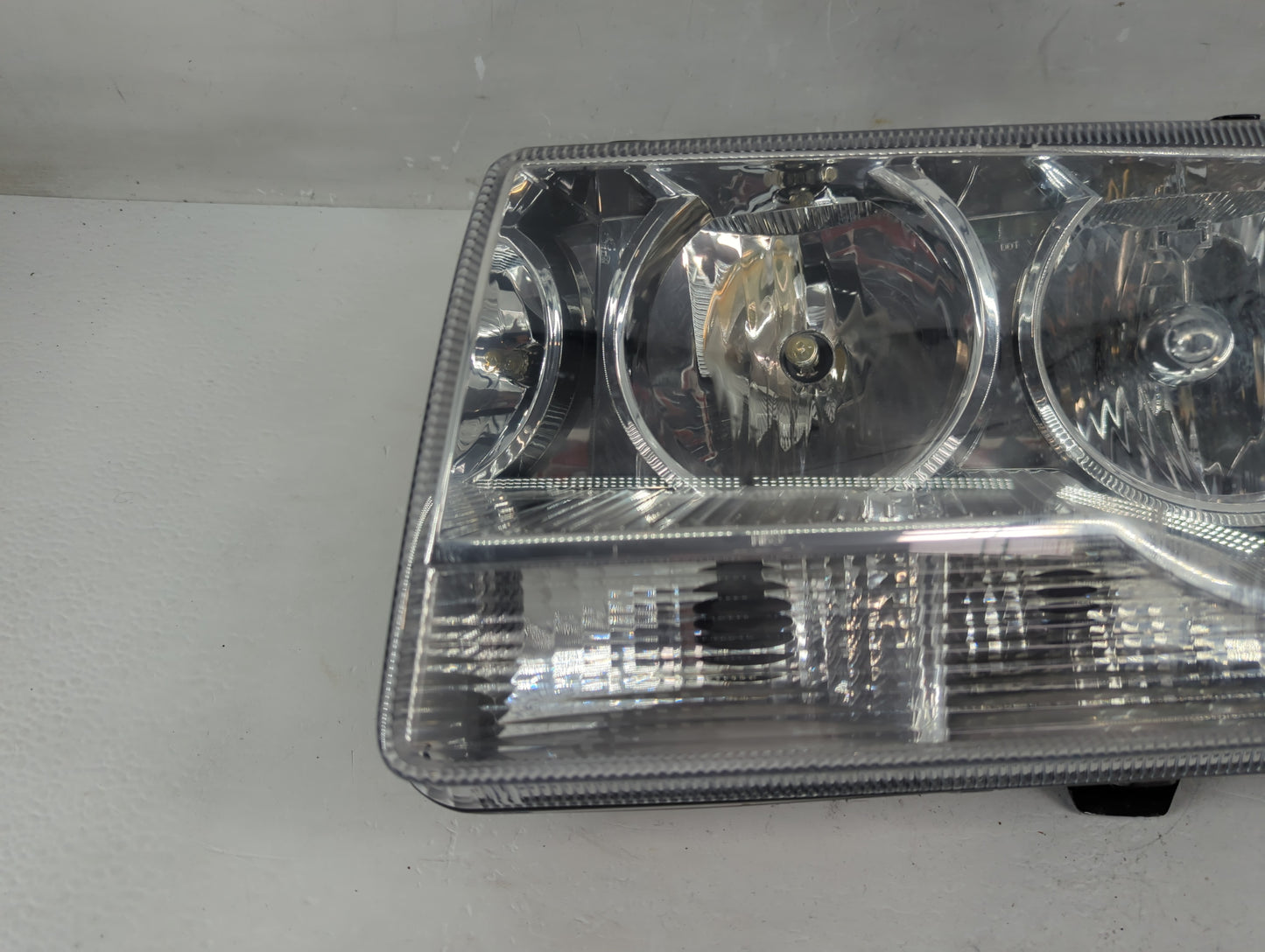 2005-2007 Chrysler 300 Driver Left Oem Head Light Headlight Lamp - Oemusedautoparts1.com