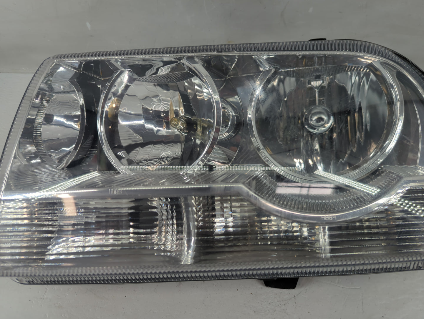 2005-2007 Chrysler 300 Driver Left Oem Head Light Headlight Lamp - Oemusedautoparts1.com
