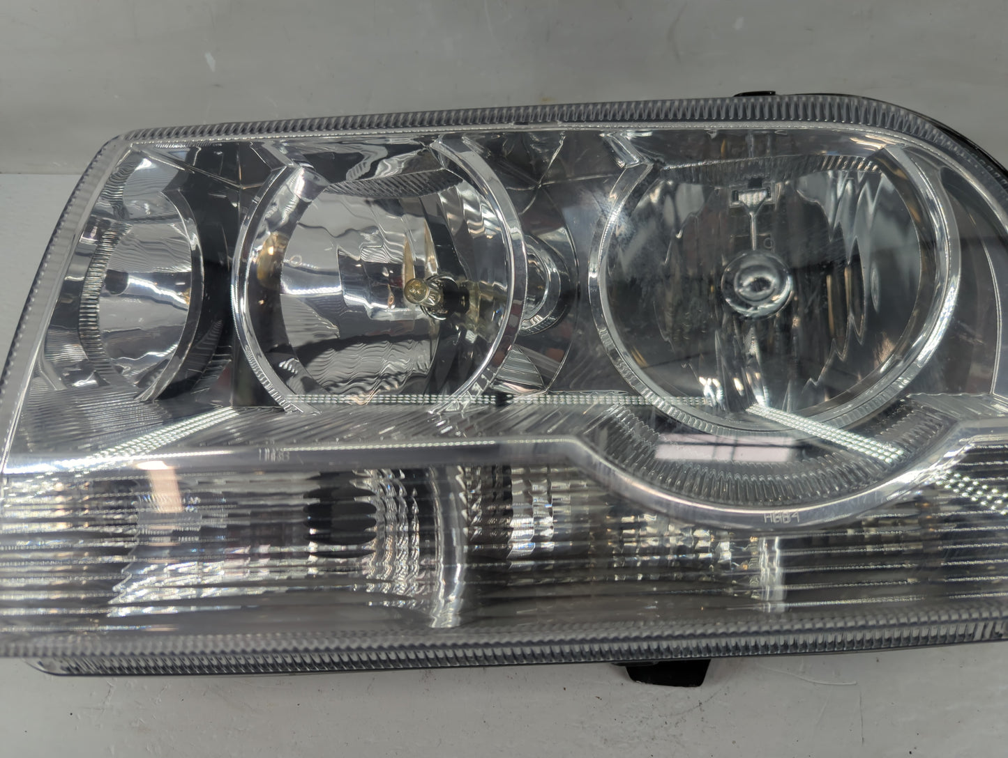 2005-2007 Chrysler 300 Driver Left Oem Head Light Headlight Lamp - Oemusedautoparts1.com