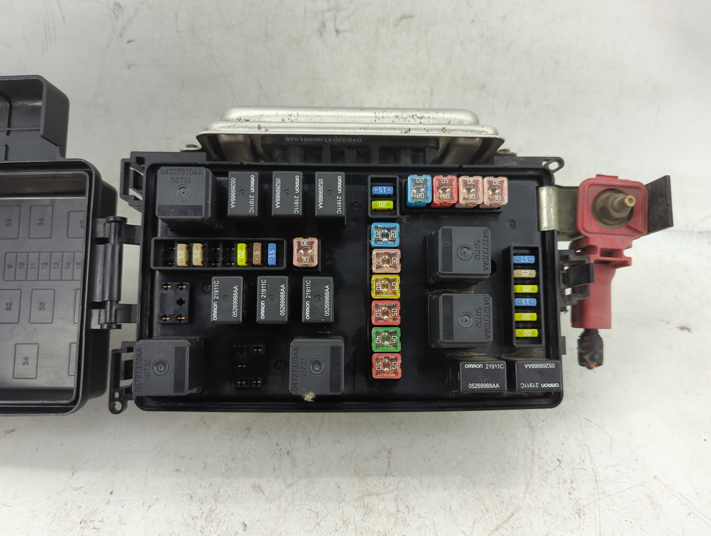 2006-2007 Chrysler 300 Fusebox Fuse Box Panel Relay Module P/N:7140-1914-30 Fits Fits 2006 2007 OEM Used Auto Parts - Oemuse