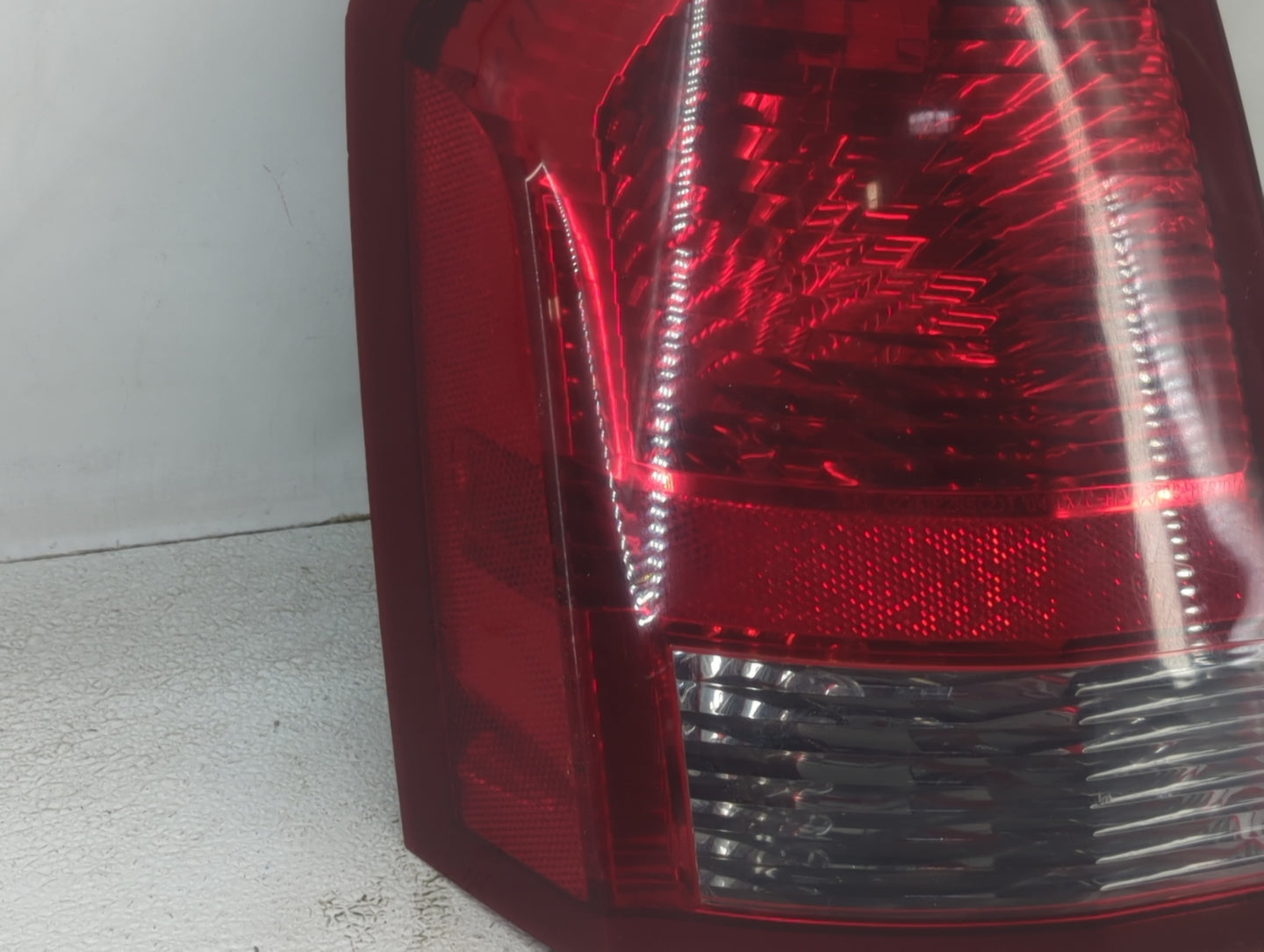 2005-2007 Chrysler 300 Tail Light Assembly Driver Left OEM P/N:58622-E Fits Fits 2005 2006 2007 OEM Used Auto Parts - Oemuse