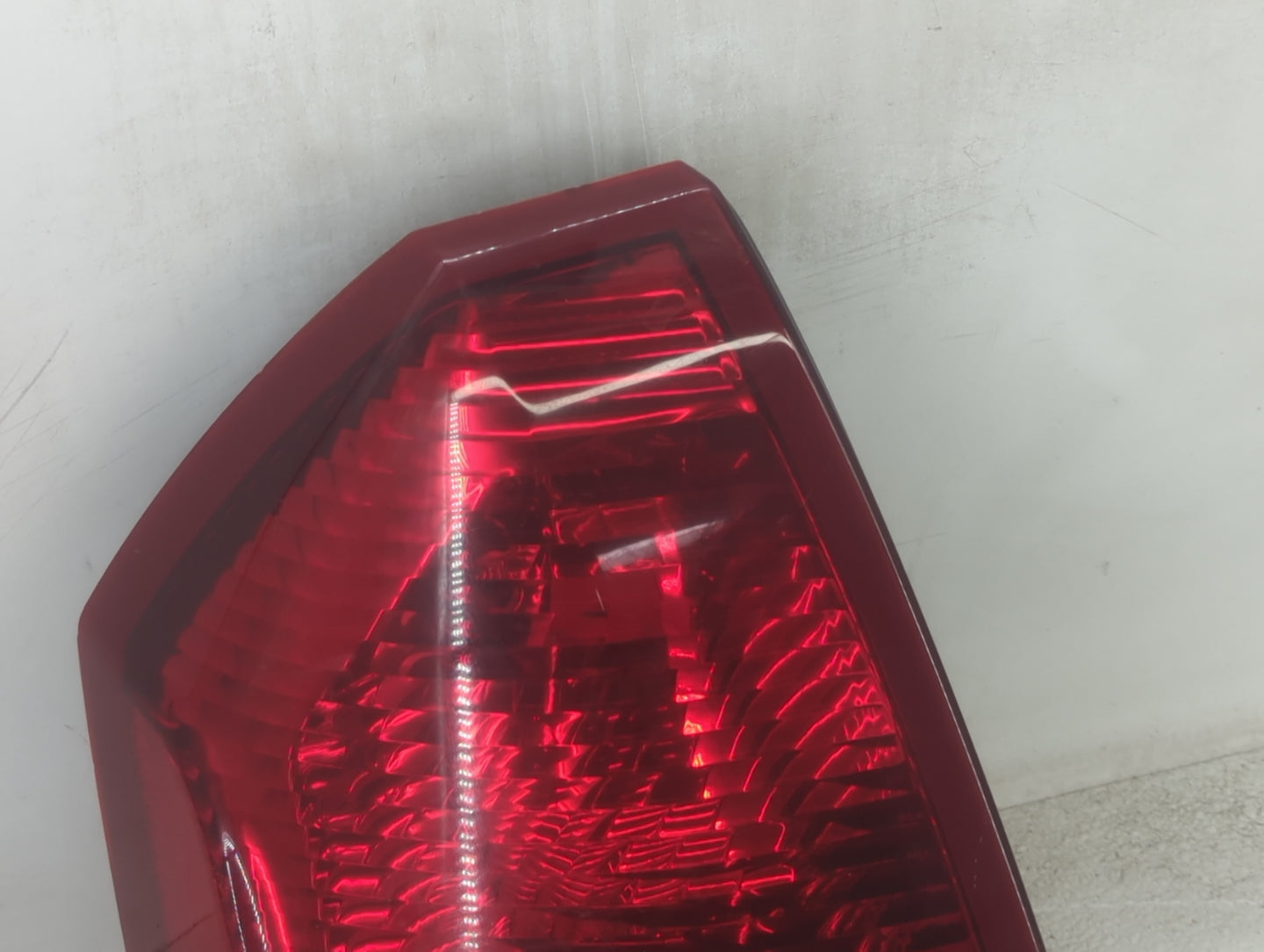 2005-2007 Chrysler 300 Tail Light Assembly Driver Left OEM P/N:58622-E Fits Fits 2005 2006 2007 OEM Used Auto Parts - Oemuse
