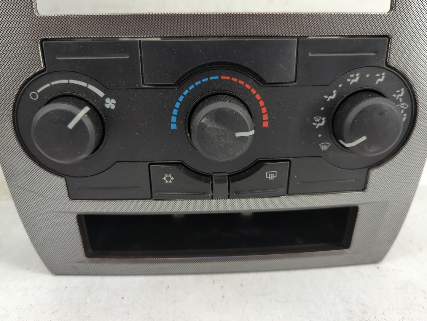 2005-2007 Chrysler 300 Climate Control Module Temperature AC/Heater Replacement P/N:P55111870AJ Fits Fits 2005 2006 2007 OEM