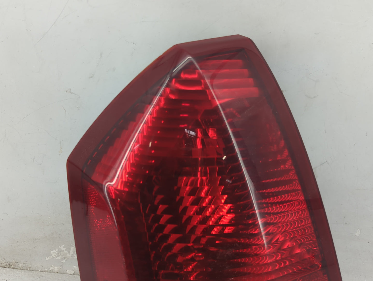 2005-2007 Chrysler 300 Tail Light Assembly Driver Left OEM P/N:58622-E Fits Fits 2005 2006 2007 OEM Used Auto Parts - Oemuse