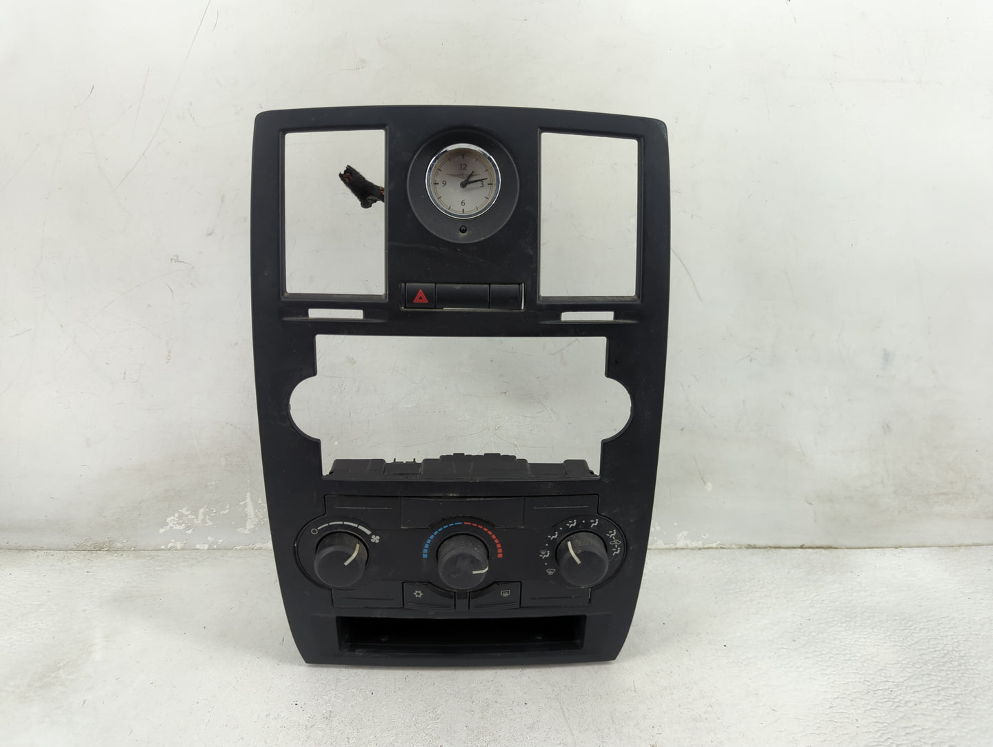 2005-2007 Chrysler 300 Climate Control Module Temperature AC/Heater Replacement P/N:P55111870AJ 55111870AJ Fits OEM Used Aut
