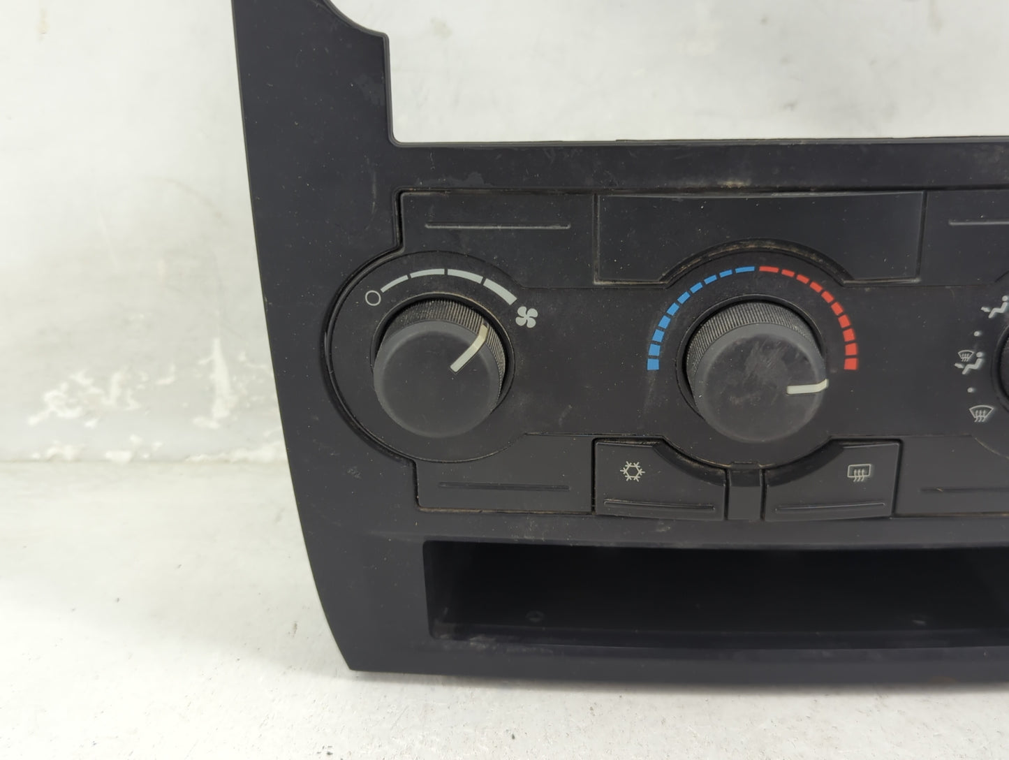 2005-2007 Chrysler 300 Climate Control Module Temperature AC/Heater Replacement P/N:P55111870AJ 55111870AJ Fits OEM Used Aut