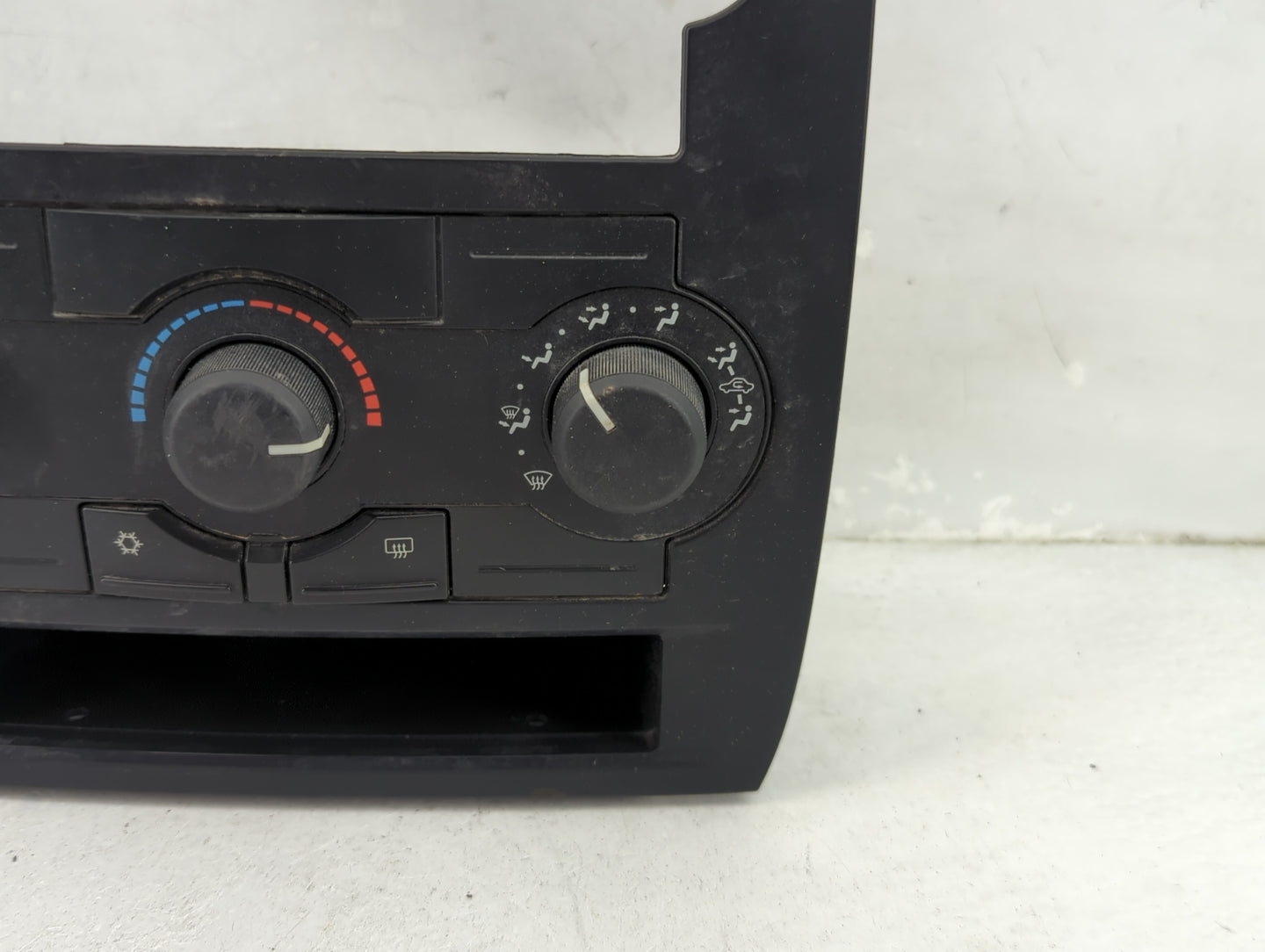 2005-2007 Chrysler 300 Climate Control Module Temperature AC/Heater Replacement P/N:P55111870AJ 55111870AJ Fits OEM Used Aut