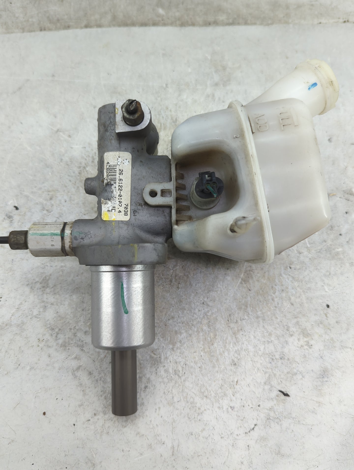 2007 Chrysler 300 Brake Master Cylinder 1466722 - Oemusedautoparts1.com