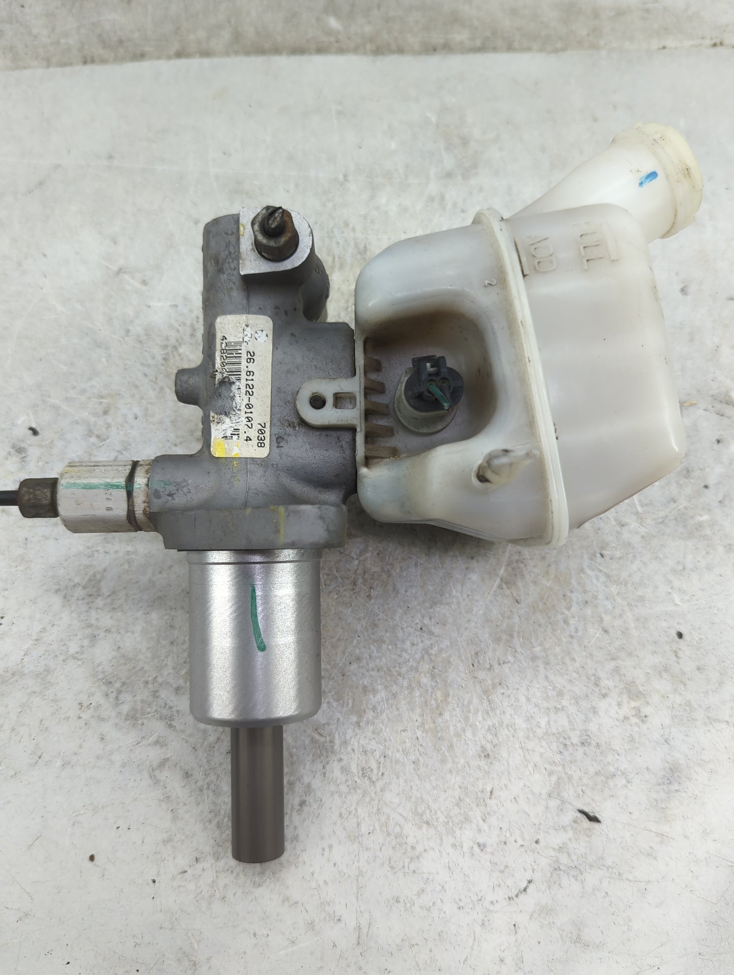 2007 Chrysler 300 Brake Master Cylinder 1466722 - Oemusedautoparts1.com
