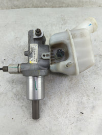 2007 Chrysler 300 Brake Master Cylinder 1466722 - Oemusedautoparts1.com