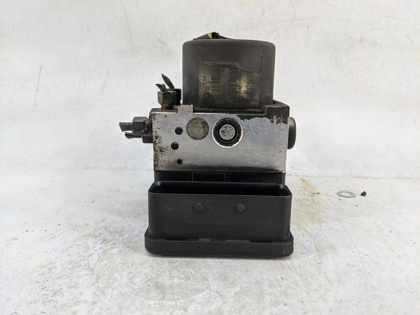 2005-2007 Chrysler 300 ABS Pump Control Module Replacement P/N:00009385C700 25.0926-4394.3 Fits Fits 2005 2006 2007 OEM Used