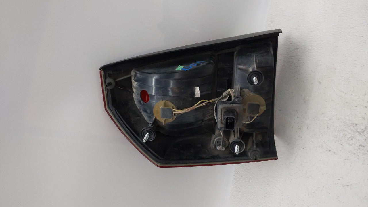 2005-2007 Chrysler 300 Tail Light Assembly Passenger Right OEM Fits Fits 2005 2006 2007 OEM Used Auto Parts - Oemusedautopar