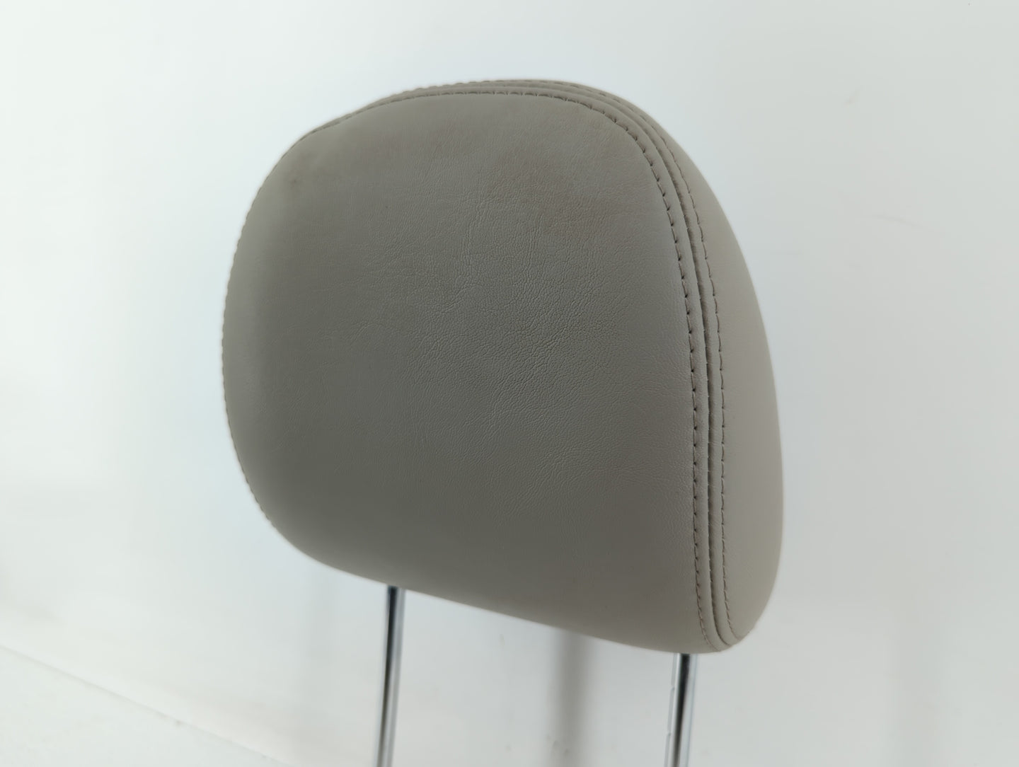 2005-2007 Chrysler 300 Headrest Head Rest Front Driver Passenger Seat Fits Fits 2005 2006 2007 OEM Used Auto Parts - Oemused