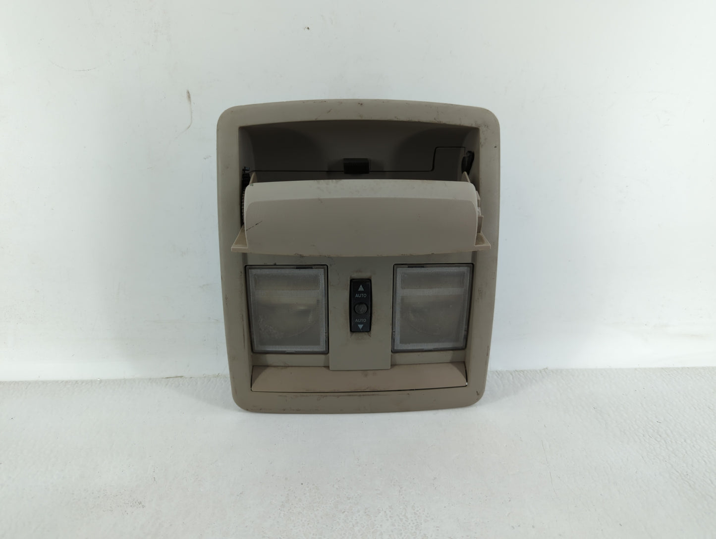 2007 Chrysler 300 Overhead Roof Console - Oemusedautoparts1.com