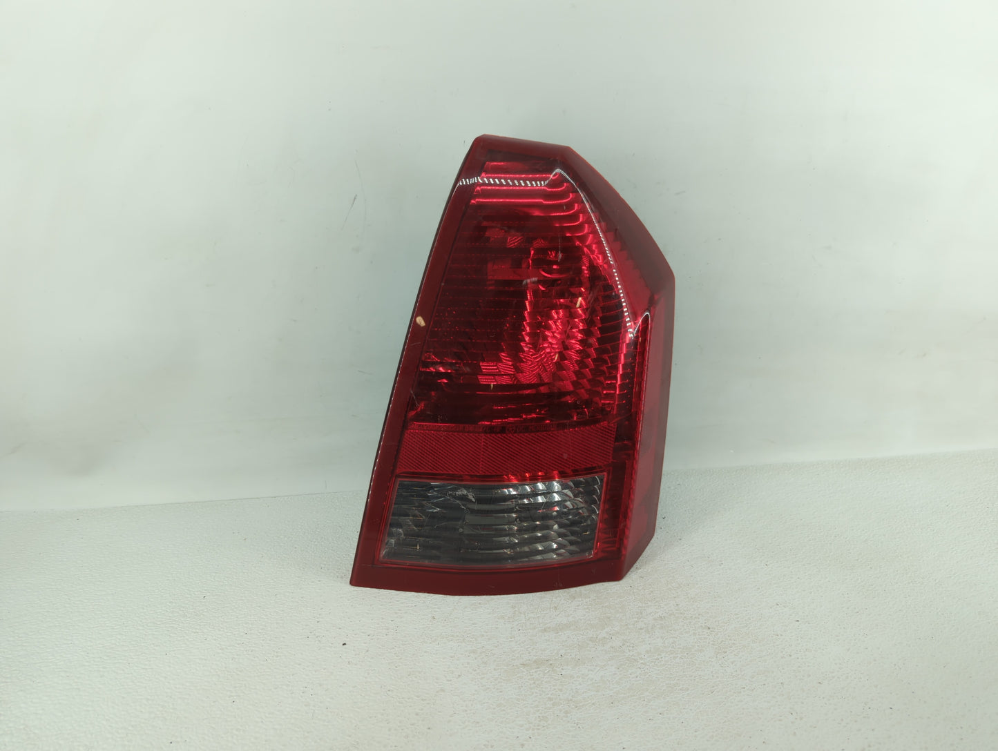 2005-2007 Chrysler 300 Tail Light Assembly Driver Left OEM P/N:04805850AD 04805852AB, 04805850AE Fits Fits 2005 2006 2007 OE