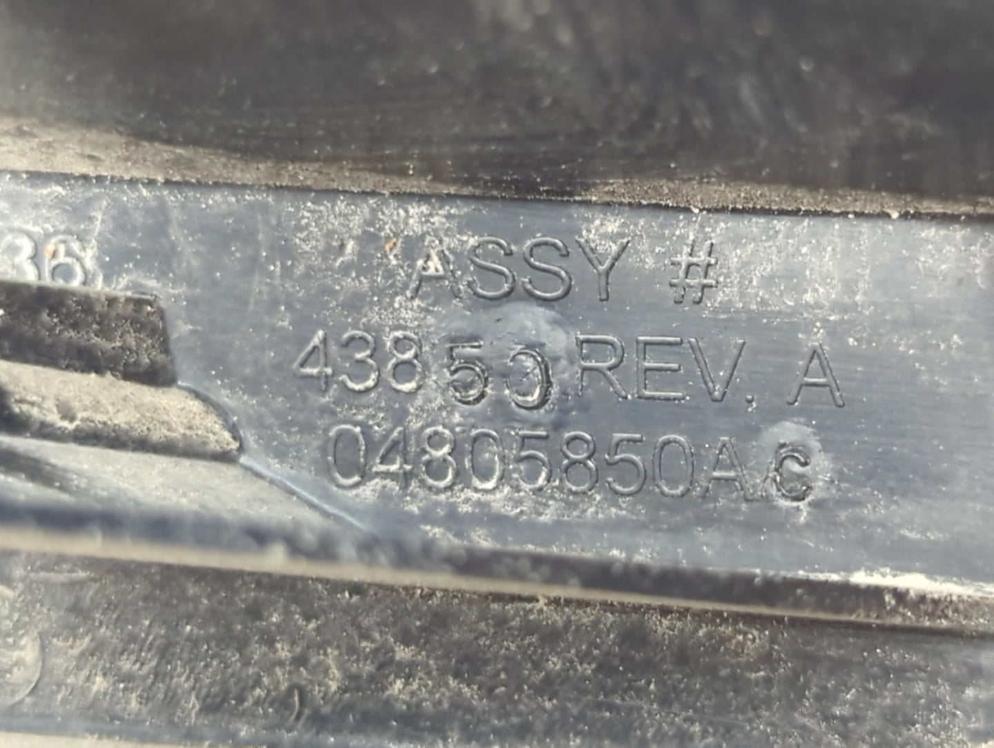 2005-2007 Chrysler 300 Tail Light Assembly Driver Left OEM P/N:04805850AD 04805852AB, 04805850AE Fits Fits 2005 2006 2007 OE