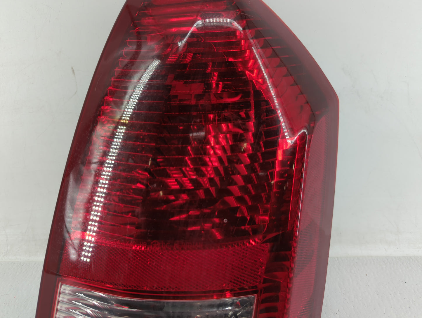 2005-2007 Chrysler 300 Tail Light Assembly Driver Left OEM P/N:58622-E 04805850AD, 04805852AB, 04805850AE Fits Fits 2005 200
