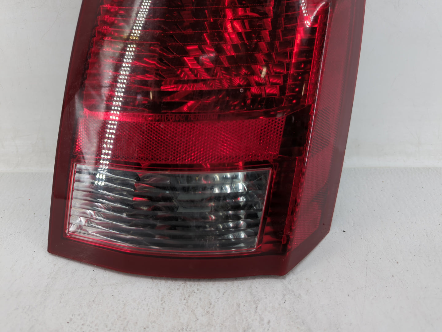 2005-2007 Chrysler 300 Tail Light Assembly Driver Left OEM P/N:58622-E 04805850AD, 04805852AB, 04805850AE Fits Fits 2005 200