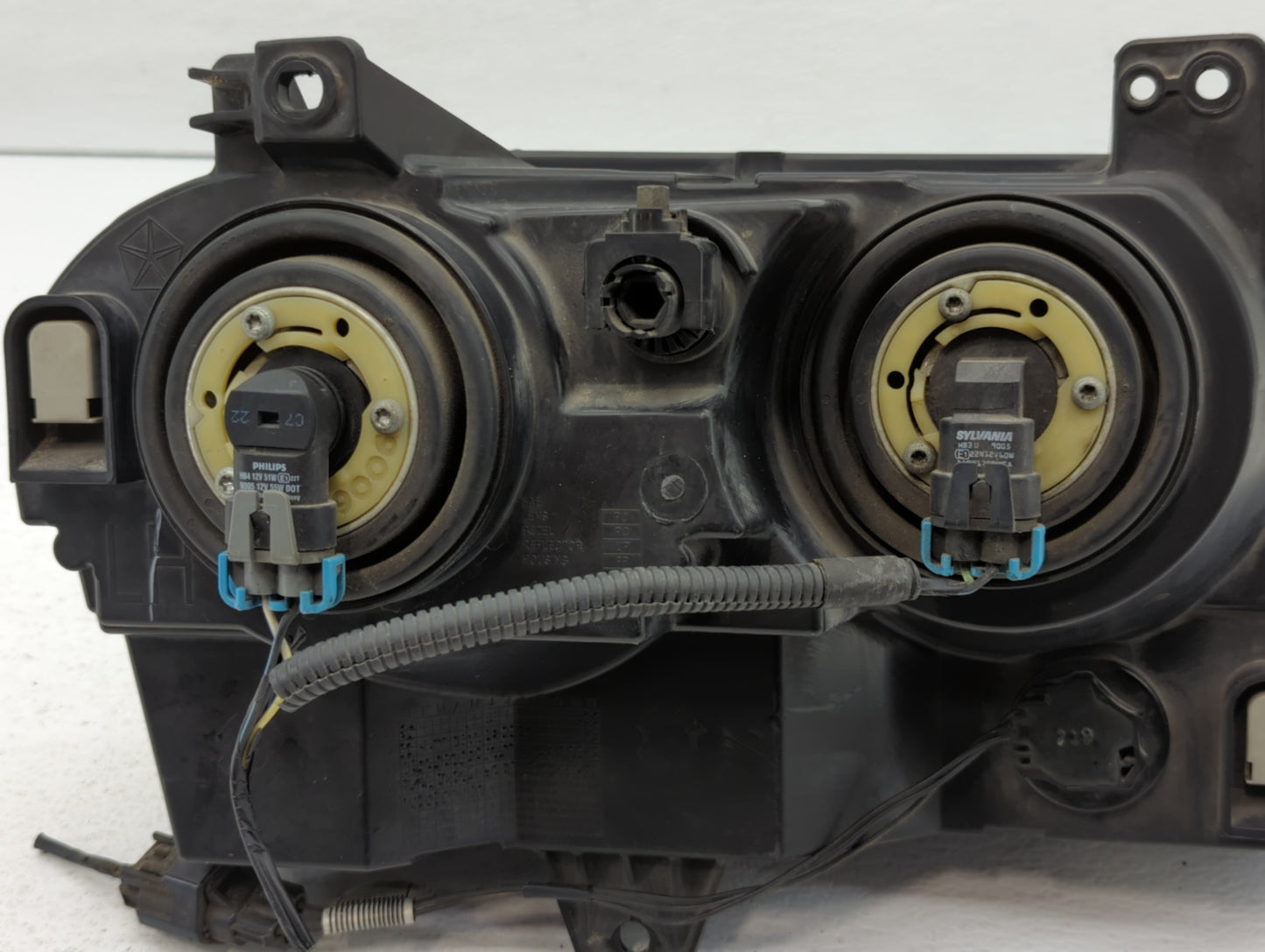 2005-2007 Chrysler 300 Driver Left Oem Head Light Headlight Lamp - Oemusedautoparts1.com