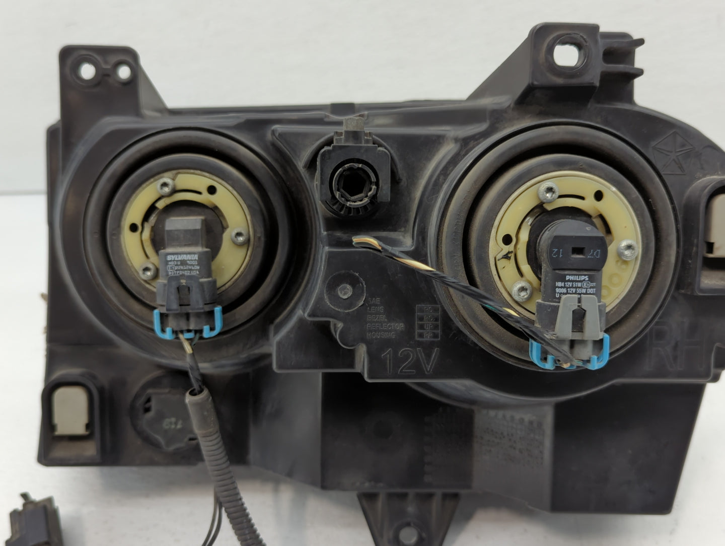 2005-2007 Chrysler 300 Passenger Right Oem Head Light Headlight Lamp - Oemusedautoparts1.com