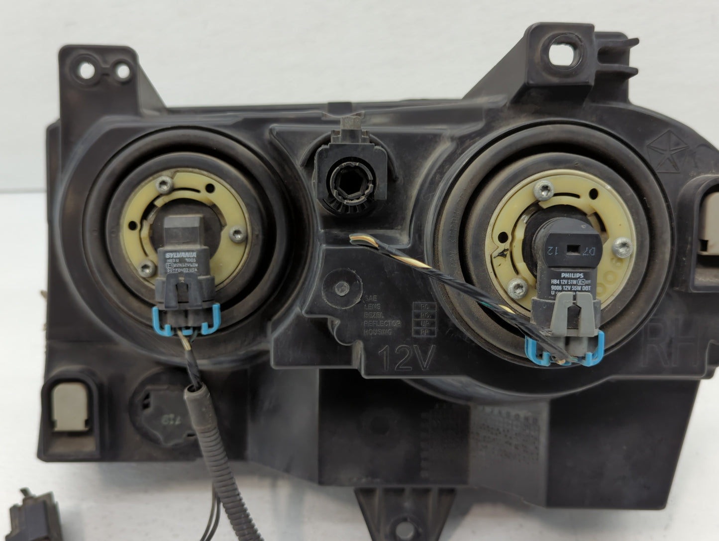 2005-2007 Chrysler 300 Passenger Right Oem Head Light Headlight Lamp - Oemusedautoparts1.com