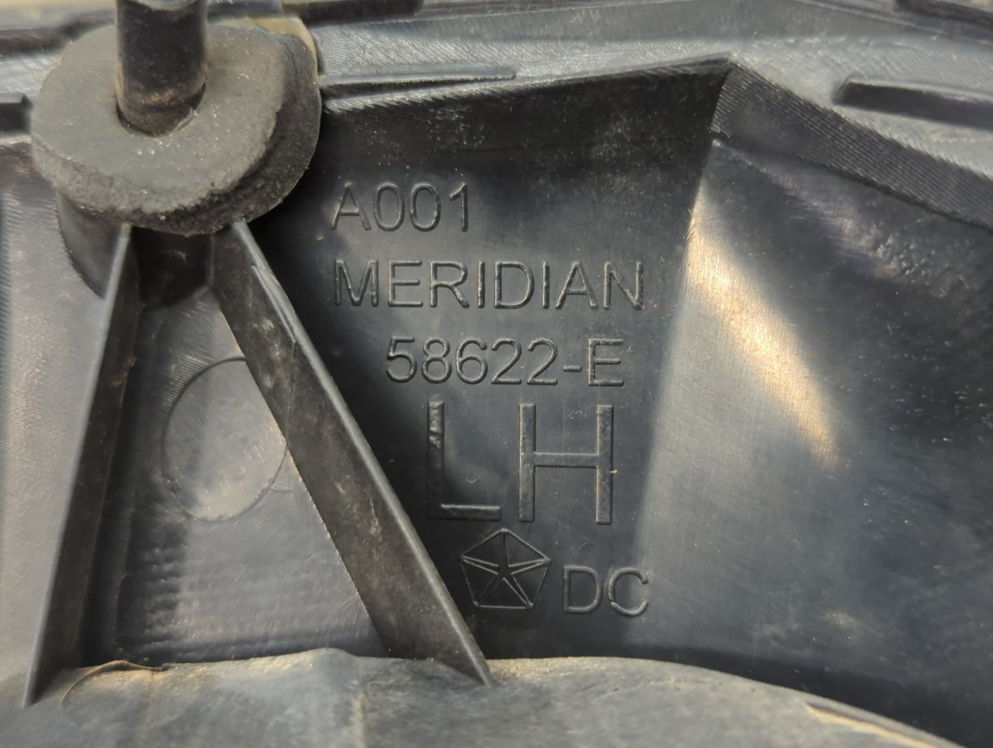 2005-2007 Chrysler 300 Tail Light Assembly Driver Left OEM P/N:58622-E Fits Fits 2005 2006 2007 OEM Used Auto Parts - Oemuse