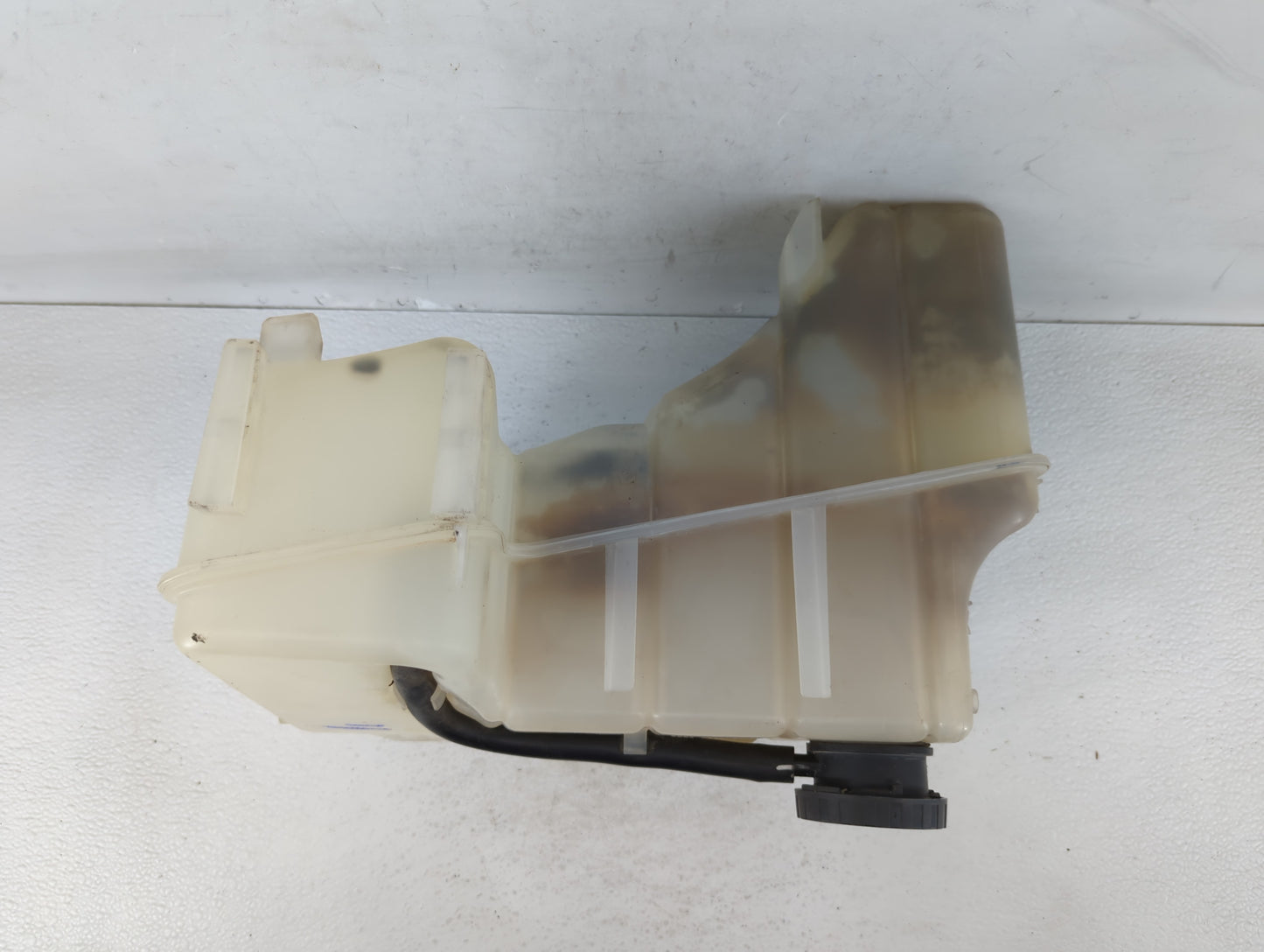 2007 Chrysler 300 Radiator Coolant Overflow Expansion Tank Bottle Cream - Oemusedautoparts1.com