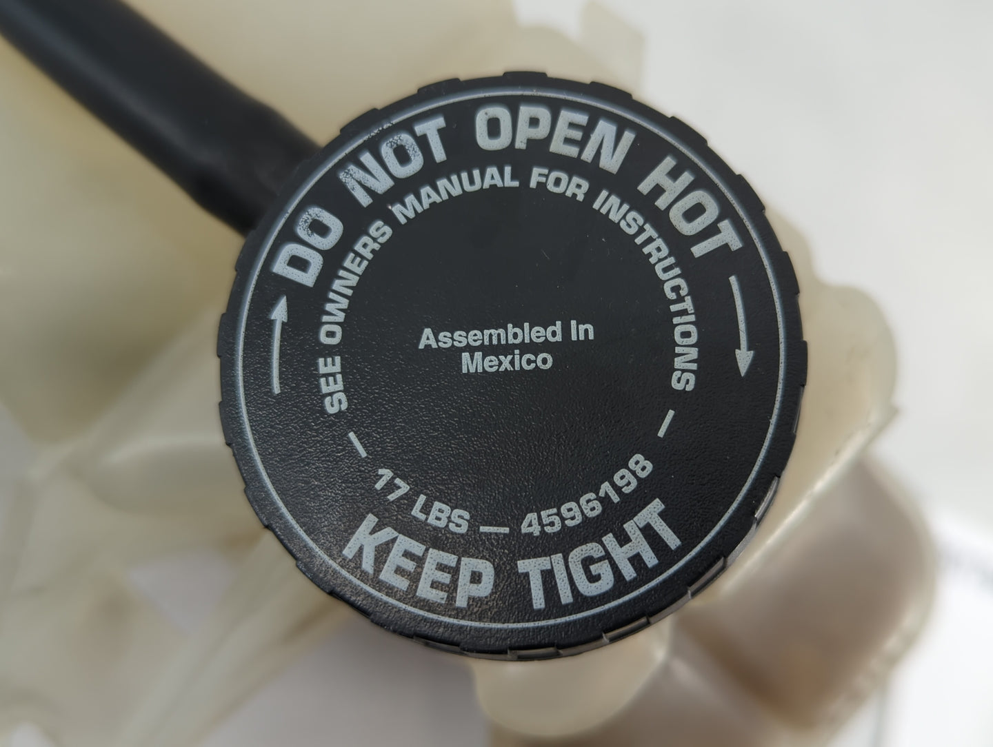 2007 Chrysler 300 Radiator Coolant Overflow Expansion Tank Bottle Cream - Oemusedautoparts1.com