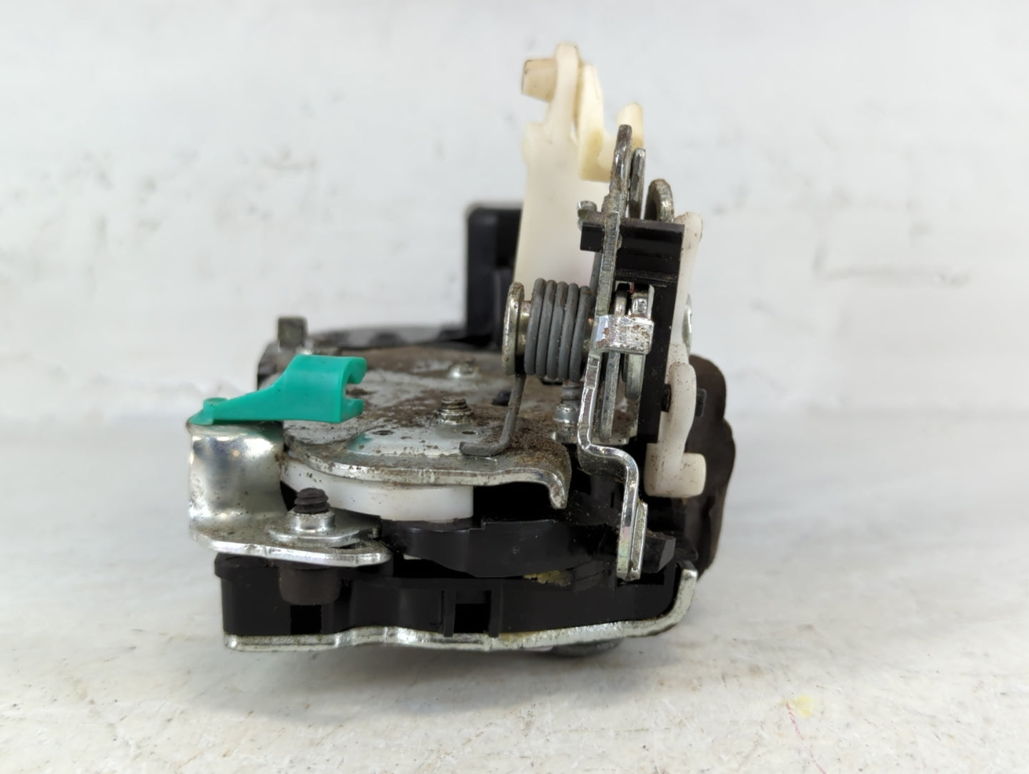 2007 Chrysler 300 Driver Rear Left Door Handle Exterior Assembly - Oemusedautoparts1.com