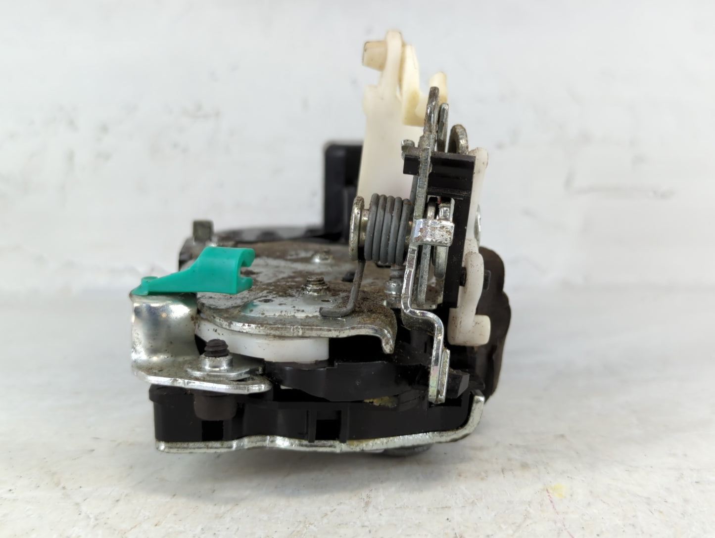 2007 Chrysler 300 Driver Rear Left Door Handle Exterior Assembly - Oemusedautoparts1.com