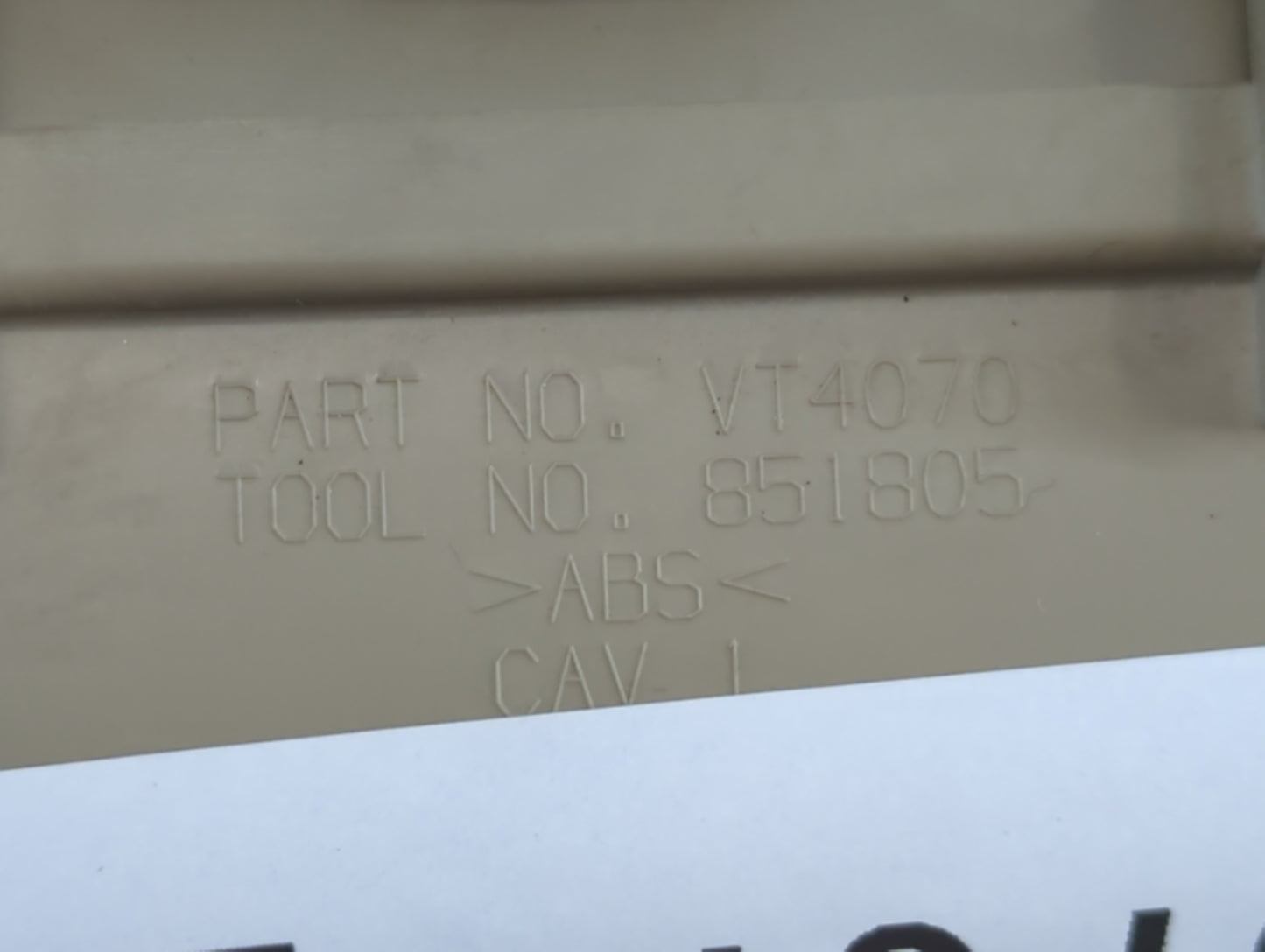 2005-2007 Chrysler 300 Overhead Roof Console 707070 - Oemusedautoparts1.com