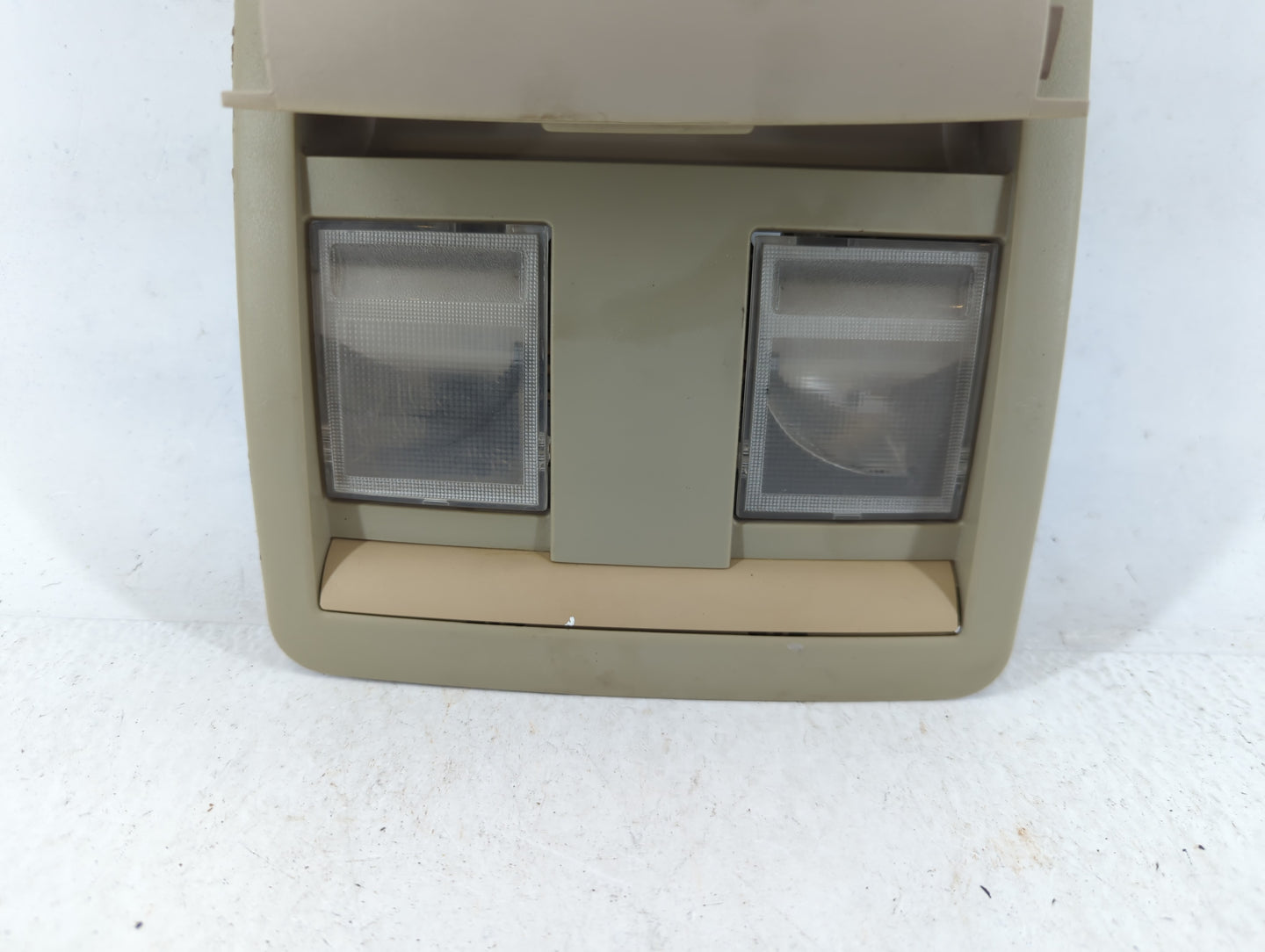 2007 Chrysler 300 Overhead Roof Console - Oemusedautoparts1.com