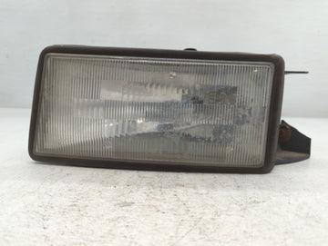 2005-2007 Chrysler 300 Tail Light Assembly Passenger Right OEM P/N:95023 B 4388603 Fits Fits 2005 2006 2007 OEM Used Auto Pa