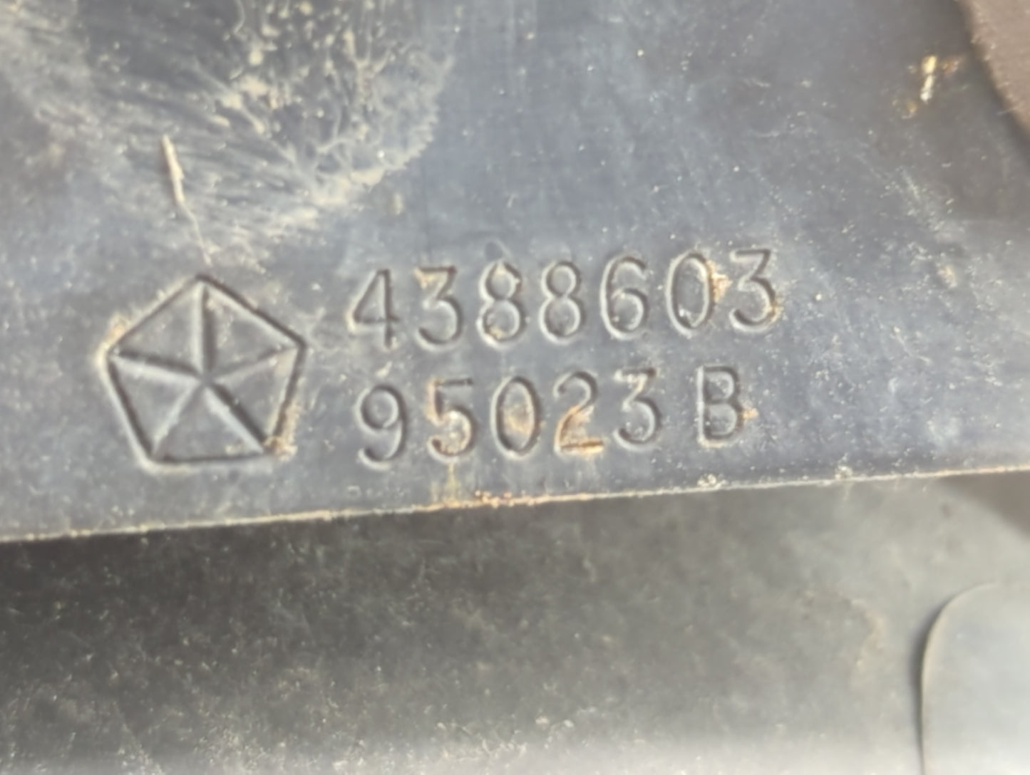 2005-2007 Chrysler 300 Tail Light Assembly Passenger Right OEM P/N:95023 B 4388603 Fits Fits 2005 2006 2007 OEM Used Auto Pa