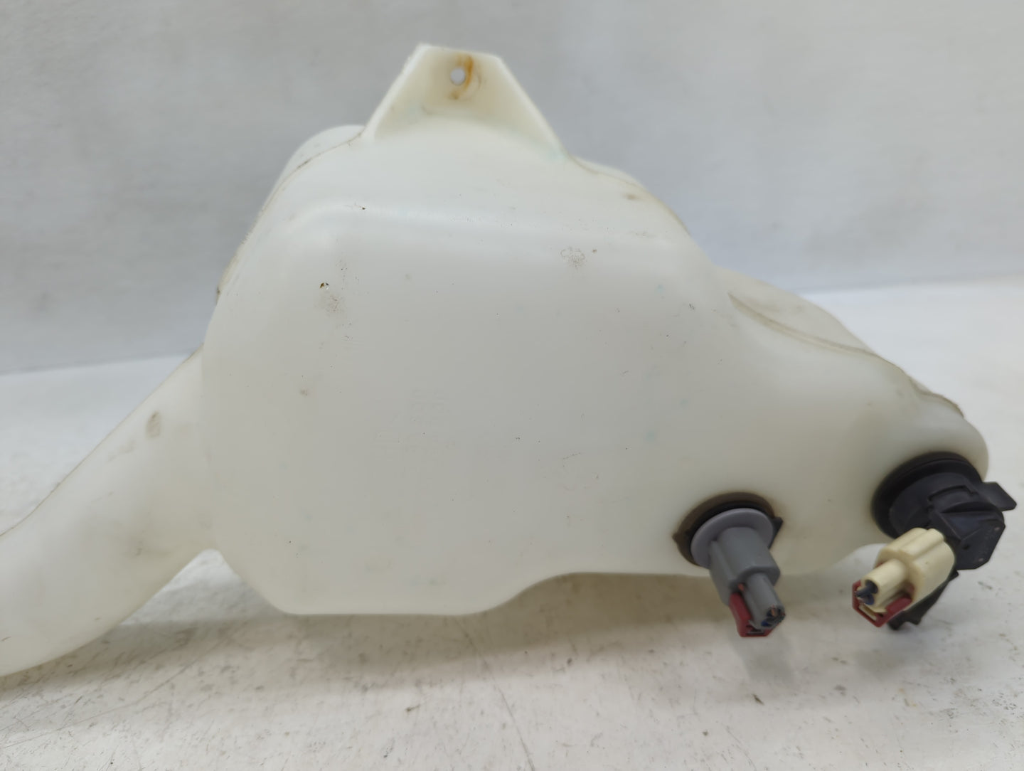 2006-2010 Chrysler 300 Windshield Washer Fluid Reservoir Bottle Oem - Oemusedautoparts1.com