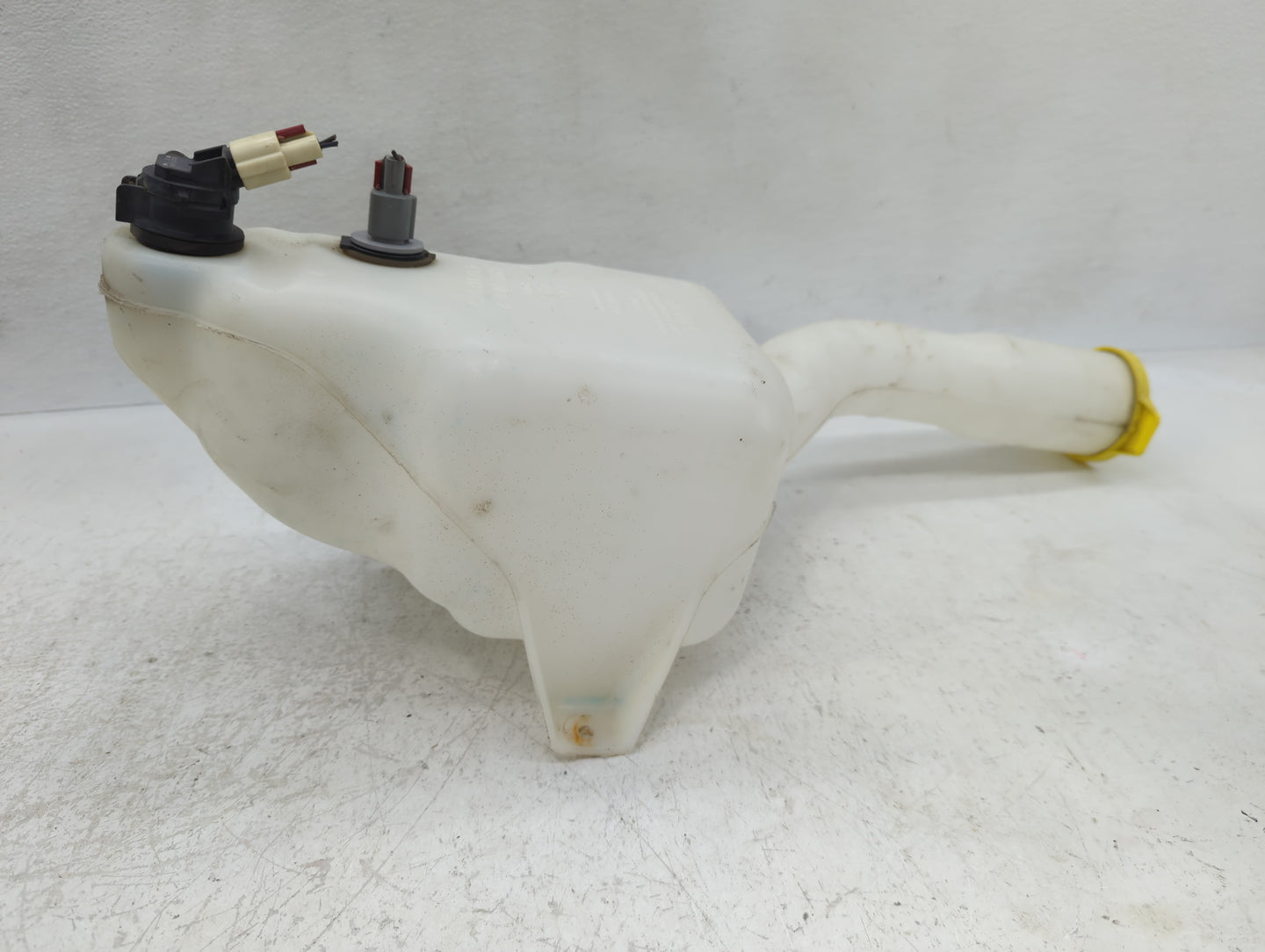 2006-2010 Chrysler 300 Windshield Washer Fluid Reservoir Bottle Oem - Oemusedautoparts1.com