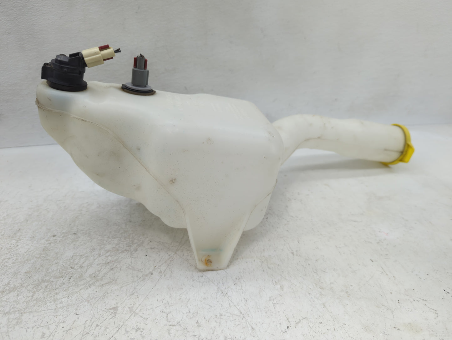 2006-2010 Chrysler 300 Windshield Washer Fluid Reservoir Bottle Oem - Oemusedautoparts1.com