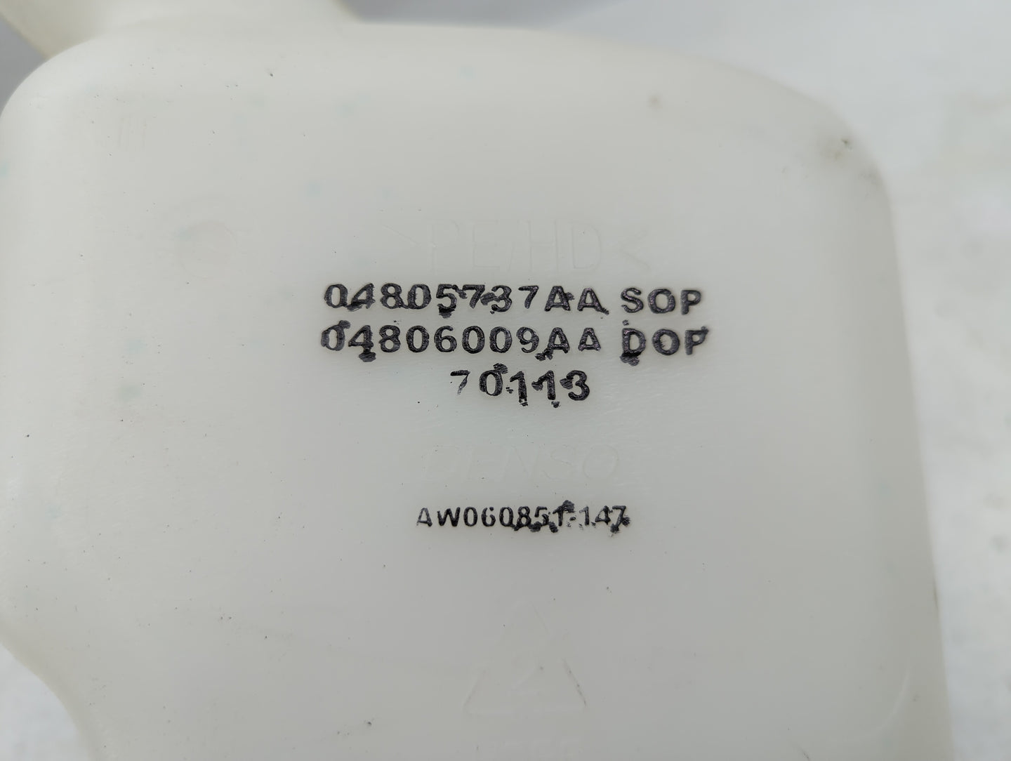 2006-2010 Chrysler 300 Windshield Washer Fluid Reservoir Bottle Oem - Oemusedautoparts1.com