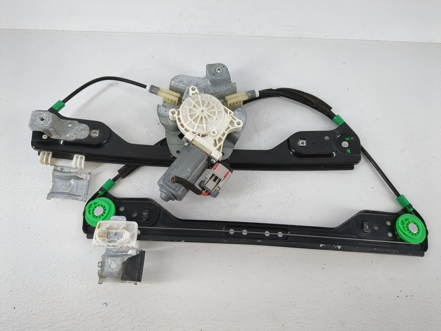 2005-2010 Chrysler 300 Driver Left Front Window Regulator - Oemusedautoparts1.com