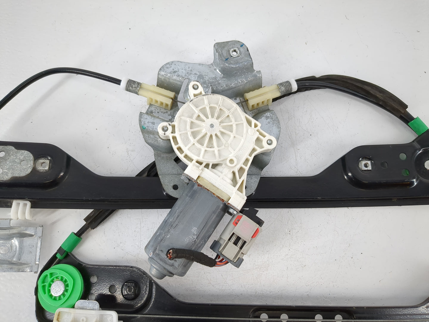 2005-2010 Chrysler 300 Used Driver Left Front Window Regulator 967219 - Oemusedautoparts1.com