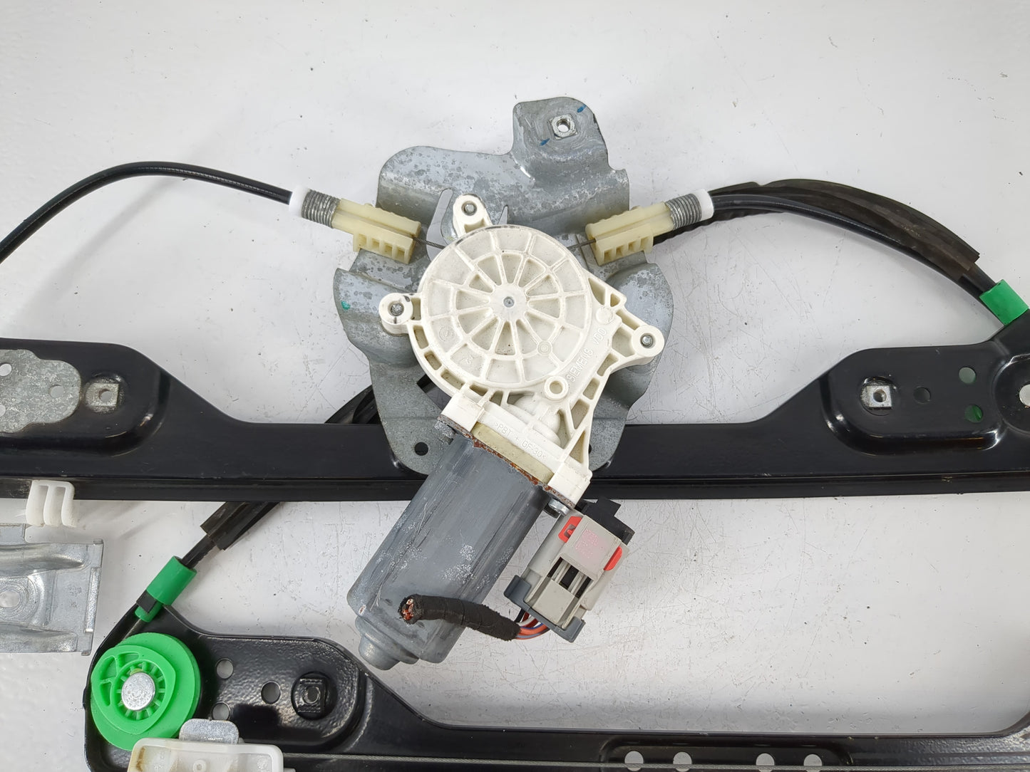 2005-2010 Chrysler 300 Driver Left Front Window Regulator - Oemusedautoparts1.com