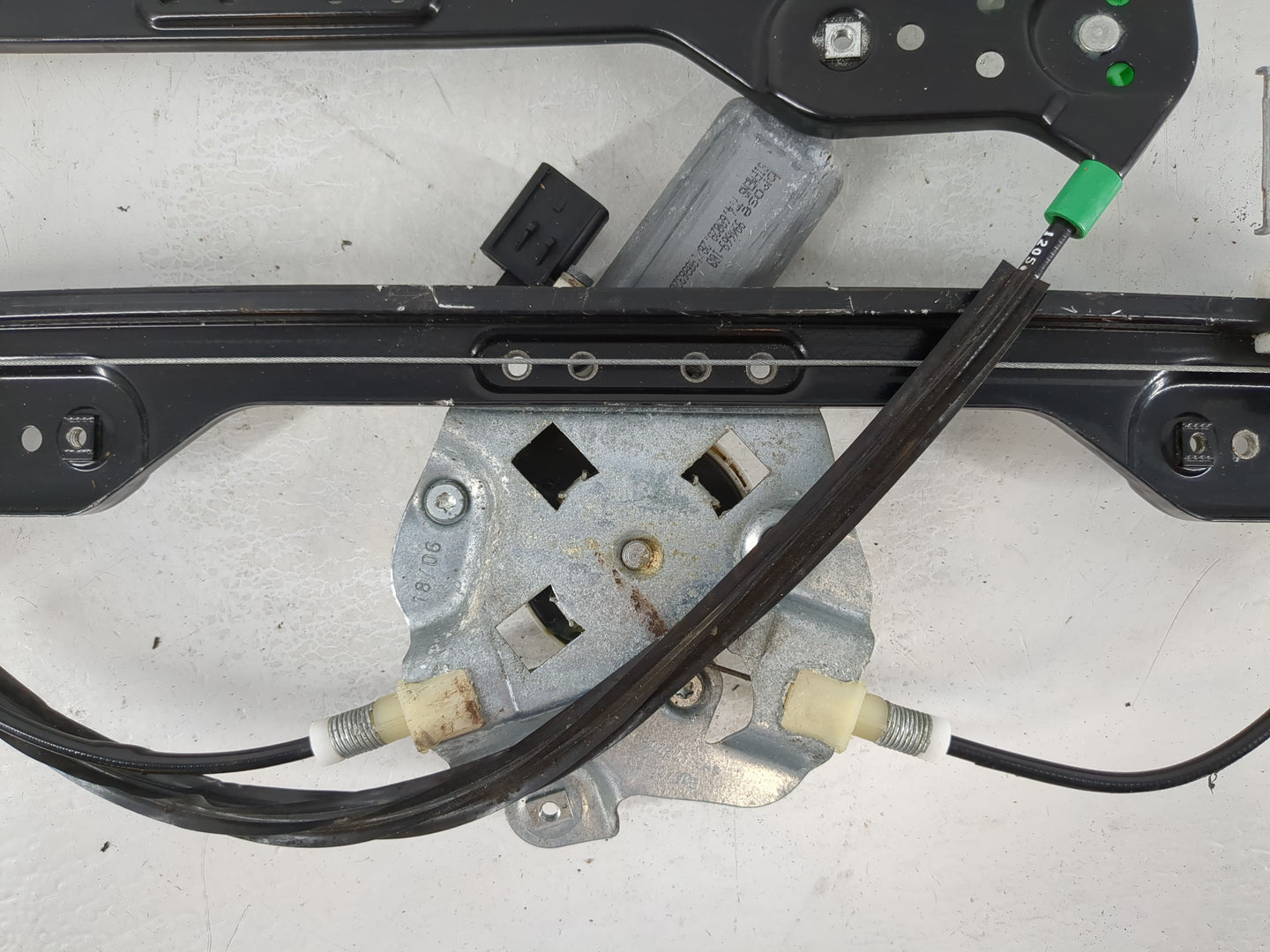 2005-2010 Chrysler 300 Used Window Regulator Passenger Front - Oemusedautoparts1.com