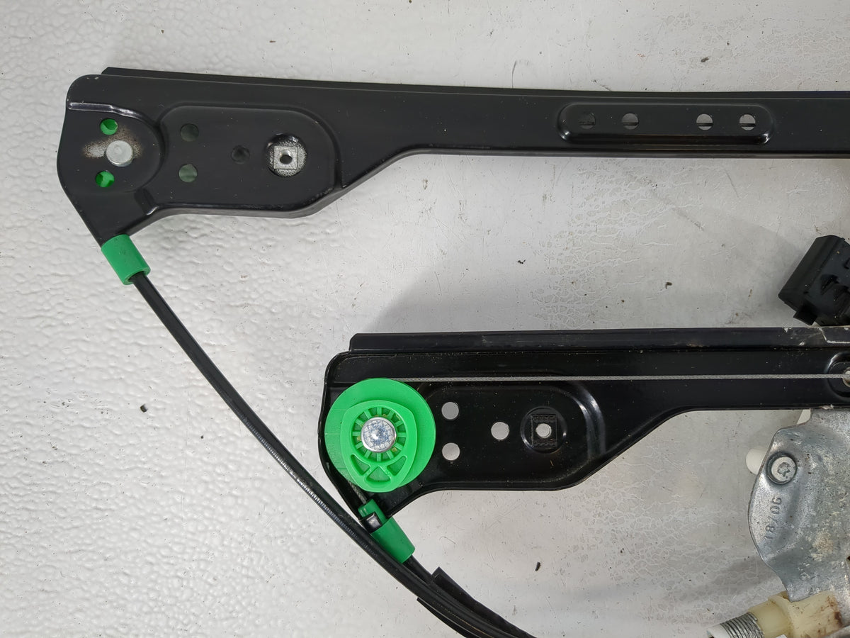 2005-2010 Chrysler 300 Used Window Regulator Passenger Front 967258 - Oemusedautoparts1.com