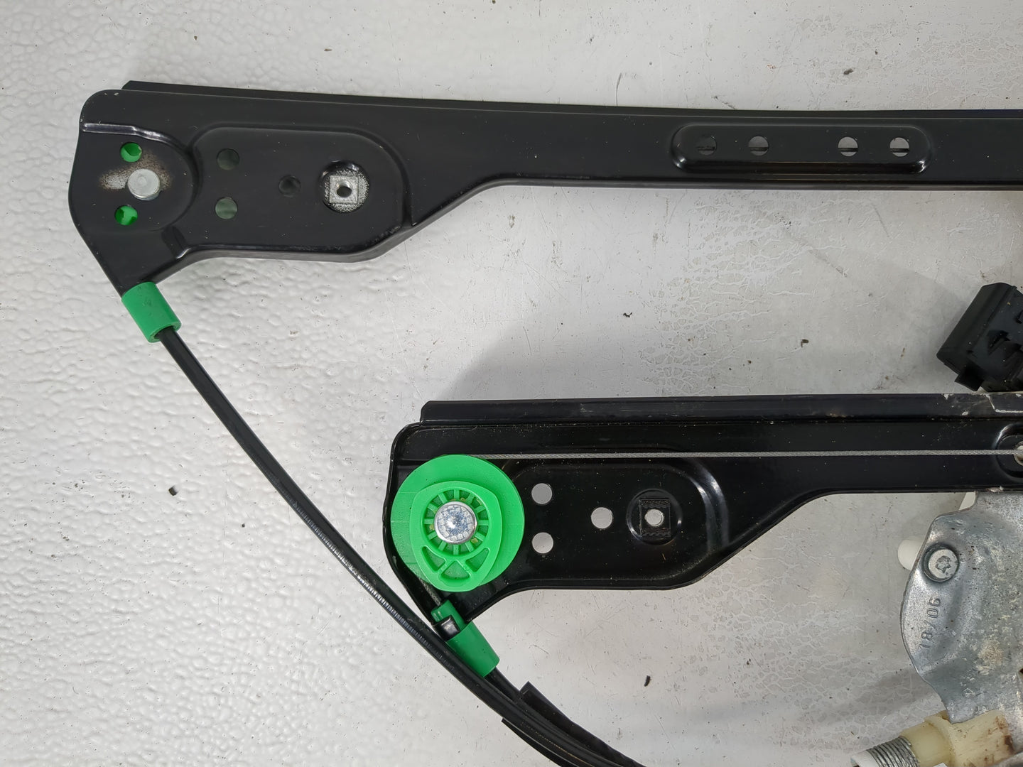 2005-2010 Chrysler 300 Used Window Regulator Passenger Front - Oemusedautoparts1.com